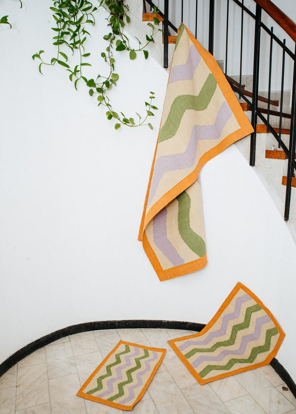 Mini Tapis Bain Coton Tissé à Plat Artisanal Pastel Waves escalier