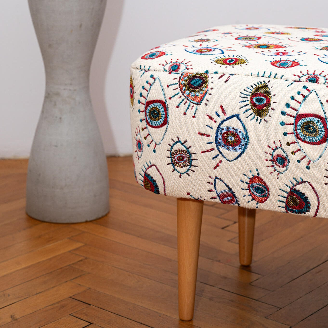 Banquette Deep Eyes