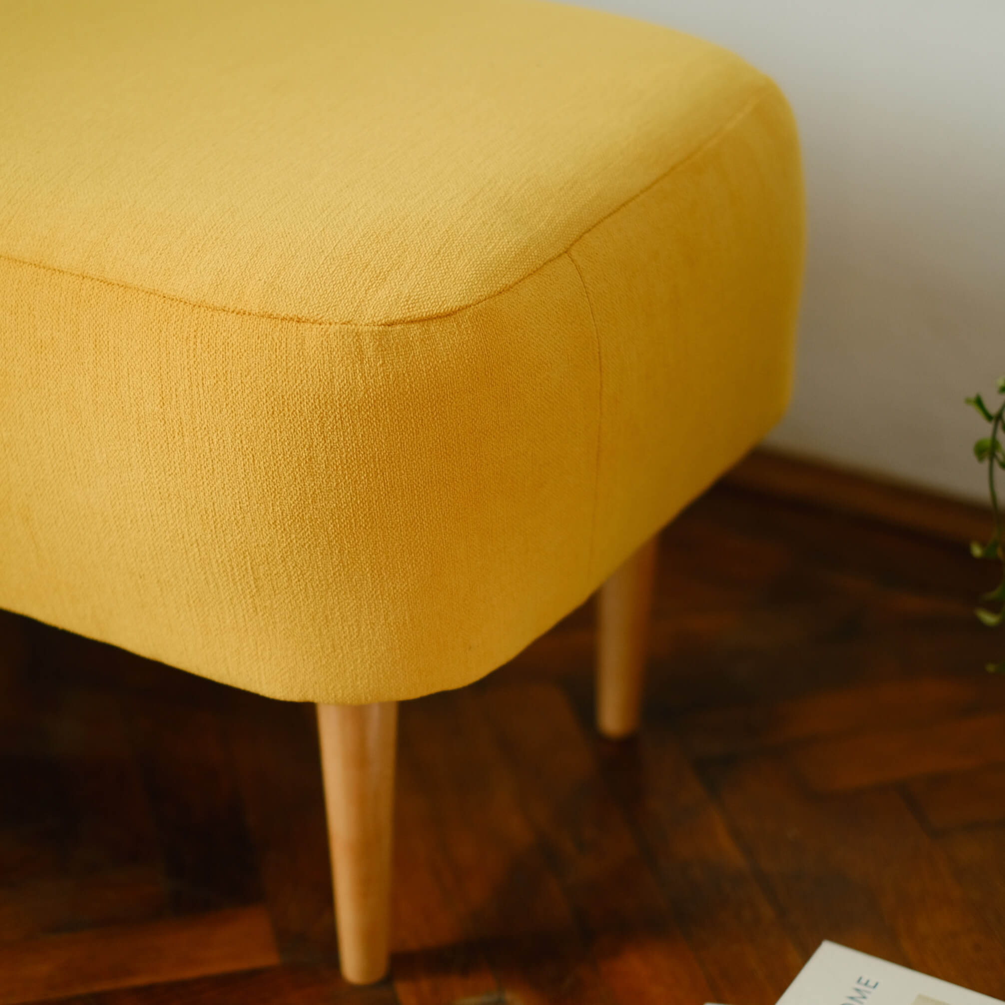 Banquette Jaune en Velours Chêne Massif Sunny détails