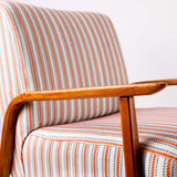 Fauteuil "N" Pastel Stripes détails accoudoir en bois 