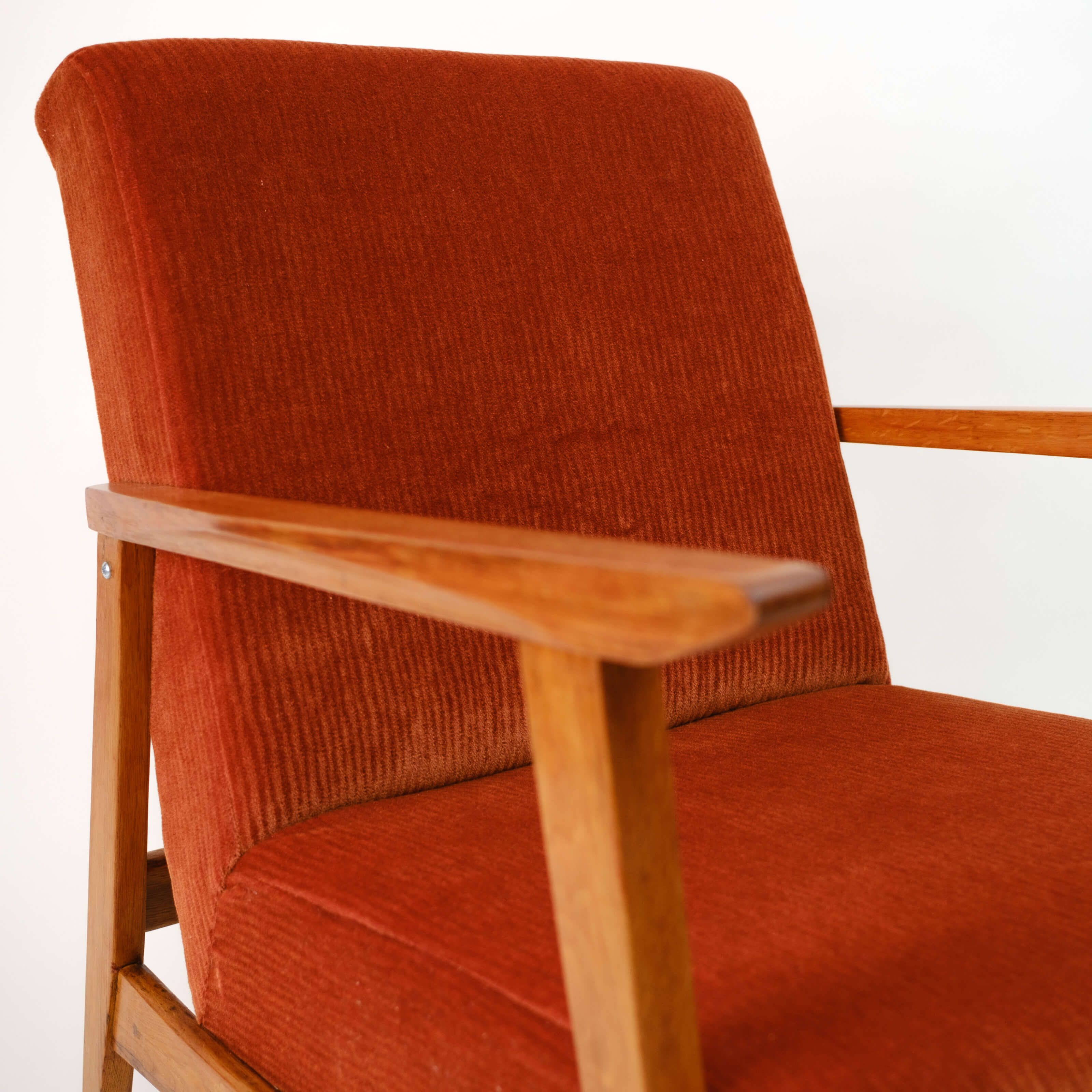 Fauteuil Hot Terracotta en chute de tissu en velours côtelé, de la marque Casal détails